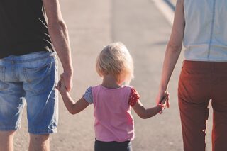 Conférence : À qui appartiennent les enfants?