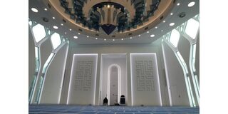 Visitez avec un guide l'architecture moderne d'un centre islamique