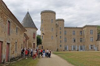 Visite d'un village limousin et de son château exceptionnellement ouvert
