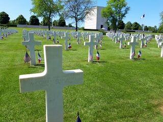 Découvrez l'un des plus grands cimetières américains d'Europe