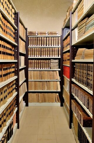 Exposition de documents anciens issus des collections des bibliothèques langrois