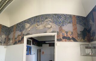 Visite guidée d'un ancien hôpital pour enfant et de ses fresques classées