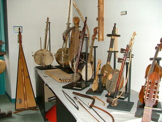 A la découverte de 2500 instruments de musique du Monde dans le château du Pin
