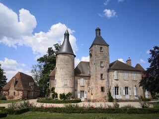 Visite libre des extérieurs du château de Clusors.