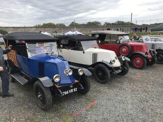 Baptêmes en voitures anciennes Renault