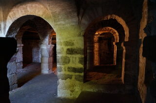 Visite guidée de la crypte Saint-Andoche et des vestiges de la porte romaine de 