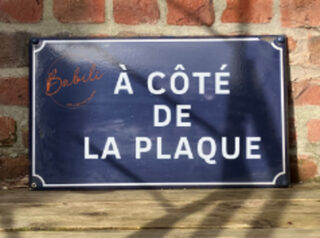 À côté de la plaque