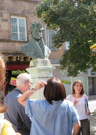 Suivez le guide pour découvrir « Rodez de place en place »