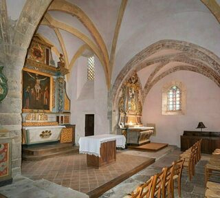 Visitez la petite église communale de Saint-Amans-de-Varès et découvrez son rich