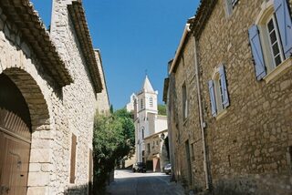 Visite guidée du village de Vénéjan !