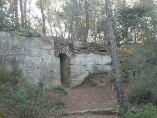 Le long de l'aqueduc romain de Traconnade à Jouques