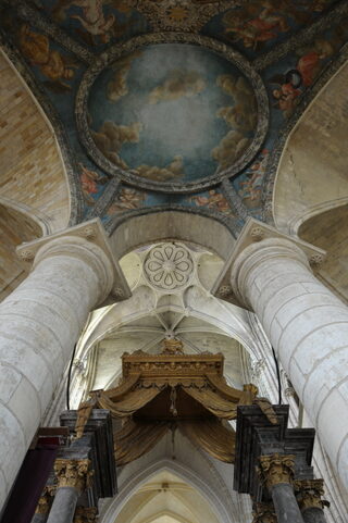 Explorez librement une cathédrale riche de 700 ans d'histoire architecturale