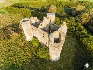 Ouverture d'un château marchois classique du XVe siècle