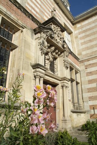 Découvrez les trésors d'une maison historique lors d'une visite guidée