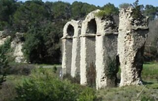 Randonnée le long de l'aqueduc romain à Meyrargues