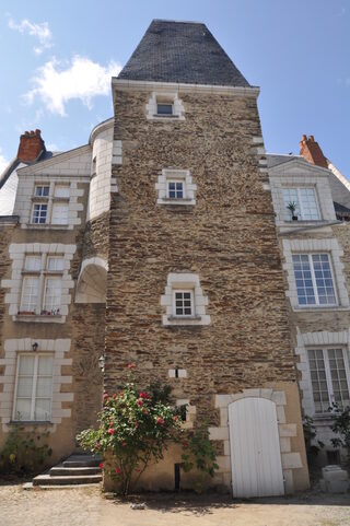 Visite libre de la cour du logis