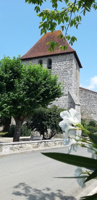 Venez découvrir une petite église aux caractéristiques architecturales diverses