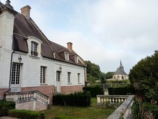 AUTOUR DU DîNER DE VIEULAINES, dans  les extérieurs du château de Vieulaines