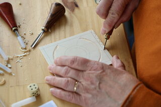 Atelier de gravure sur bois - Fabrique ta planchette de dentellière