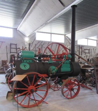 Visite du musée de la mémoire agricole exposition de tracteurs anciens