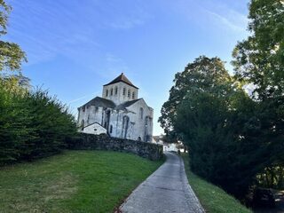 Visites guidées de l'église romane et du cimetière de moines