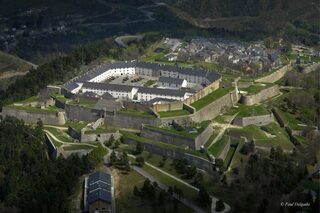 Laissez-vous guider dans la citadelle et ses fossés !