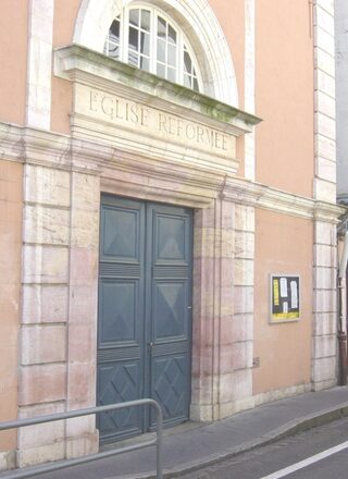 Visite guidée du temple de l'Église réformée et histoire du protestantisme à Cha