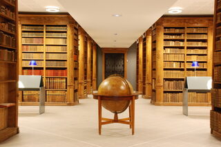 Visite guidée d'une salle des boiseries