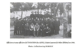 Des aviateurs à Saint Laurent de Mure, fin 1944, début 1945