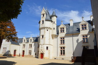 Visites guidées d'un ancien hôtel devenu le conservatoire de musiques et danses 