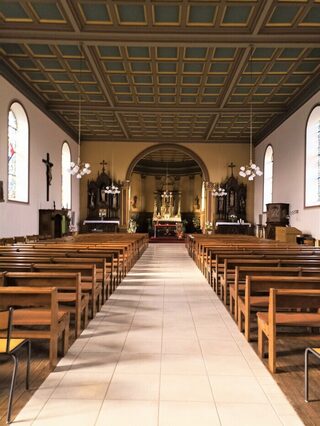 Découvrez une église avec une belle vue sur la Moselle