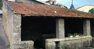 Découvrez le lavoir d'un village rural