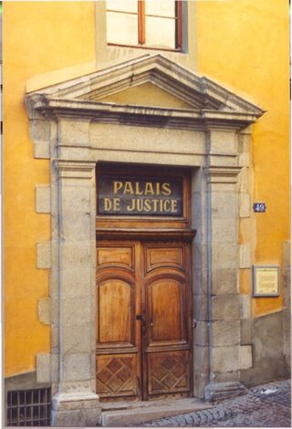 Accès: Auditoire du Roy, ancien palais de Justice de Briançon