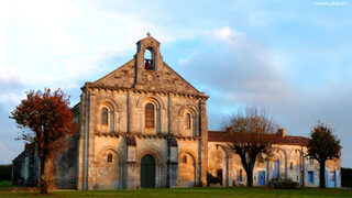 Visite d'un prieuré roman saintongeais