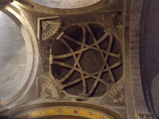 L’église romane de Sainte-Croix et sa coupole « andalouse »