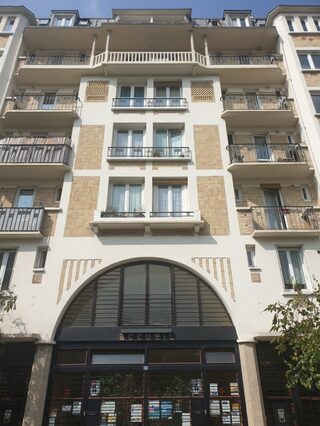 Les chemins des architectures de brique de la Porte de Montmartre