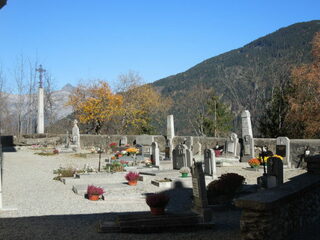 Visite du cimetière de Saint-Nicolas de Véroce sur le thème des femmes