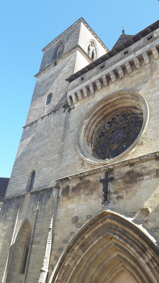 Découvrez l'église Saint-Pierre de Gourdon et ses décors restaurés des XVIIe et 