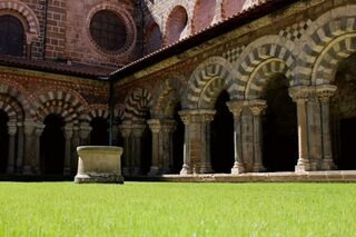 Visite libre du Cloître de la cathédrale du Puy-en-Velay + salle basse du bâtime