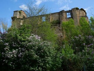 Parcours guidé du patrimoine de Pailhès : de l'église Saint-Genès au château de 