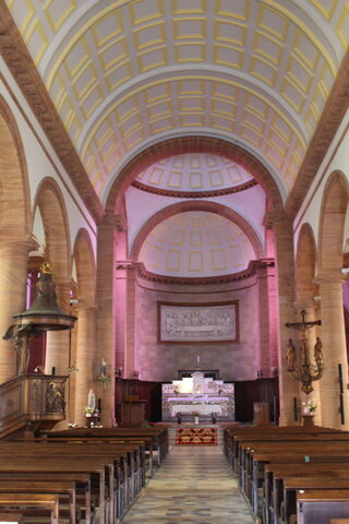 Poussez les portes d'une église du XIXe siècle