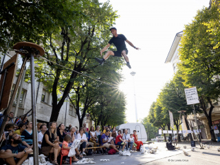 Cirque dessiné dans l'espace public