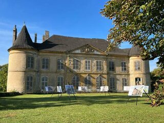 Marché des artisans dans le parc d'un château