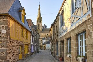 Visites guidées de la Petite Cité de Caractère de Bazouges-la-Pérouse