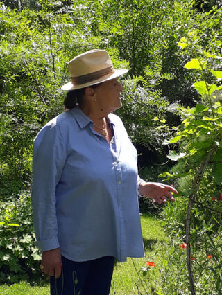 Découverte des jardins du prieuré de Laverré en compagnie de la propriétaire.