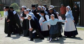 Les savoir-faire à travers le temps : Gestes traditionnels de la broderie et dan