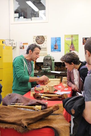 Visite de l'atelier de facture instrumentale du COMDT