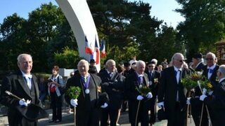 Procession à Naviaux de la Confrérie des Charitables