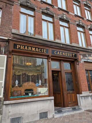 Visite de la Pharmacie CAENEVET-ROYE