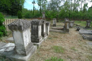 Visite commentée du cimetière juif : lieu de mémoire des familles juives l’isloi